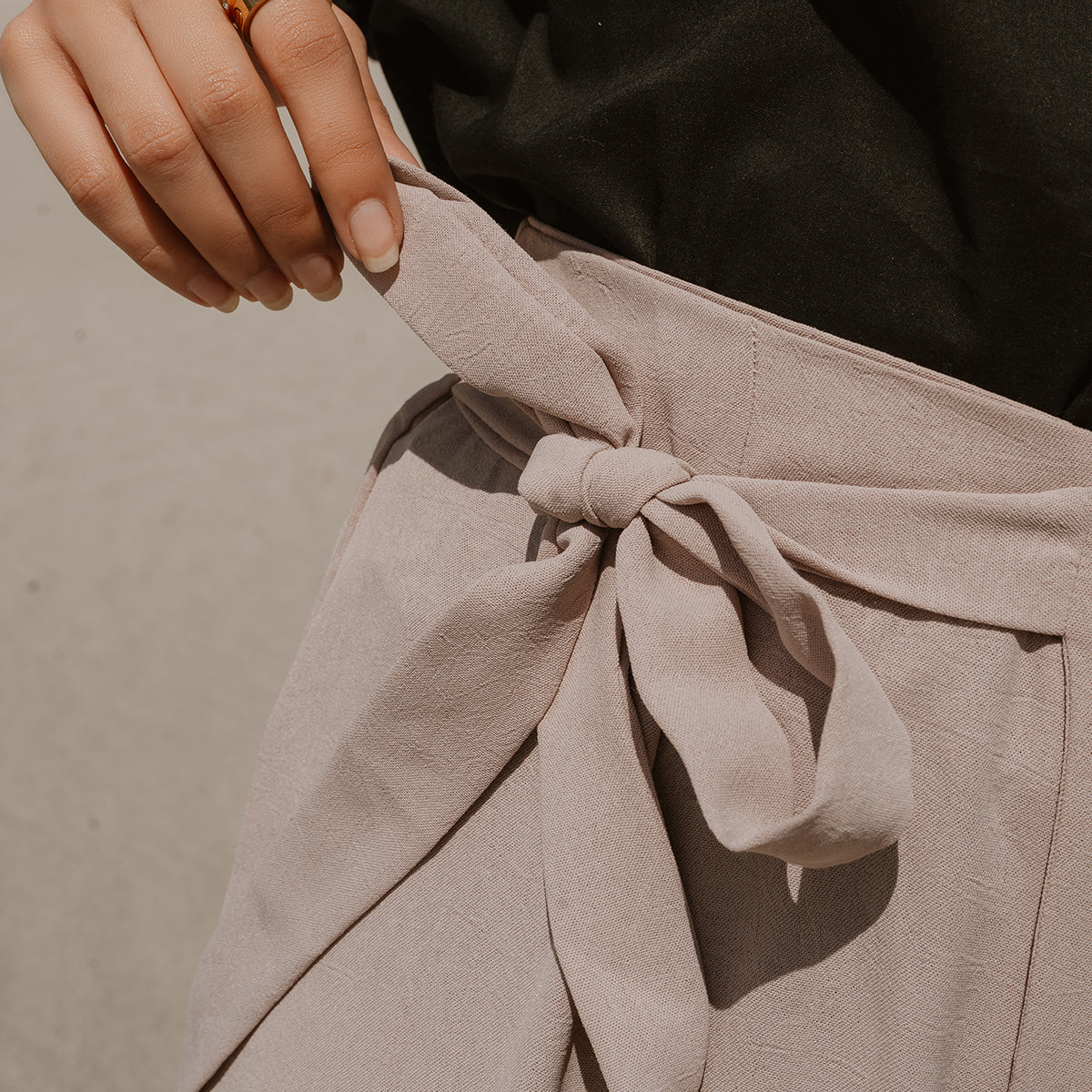 The Soléra Luxe Trousers – Sand Tie