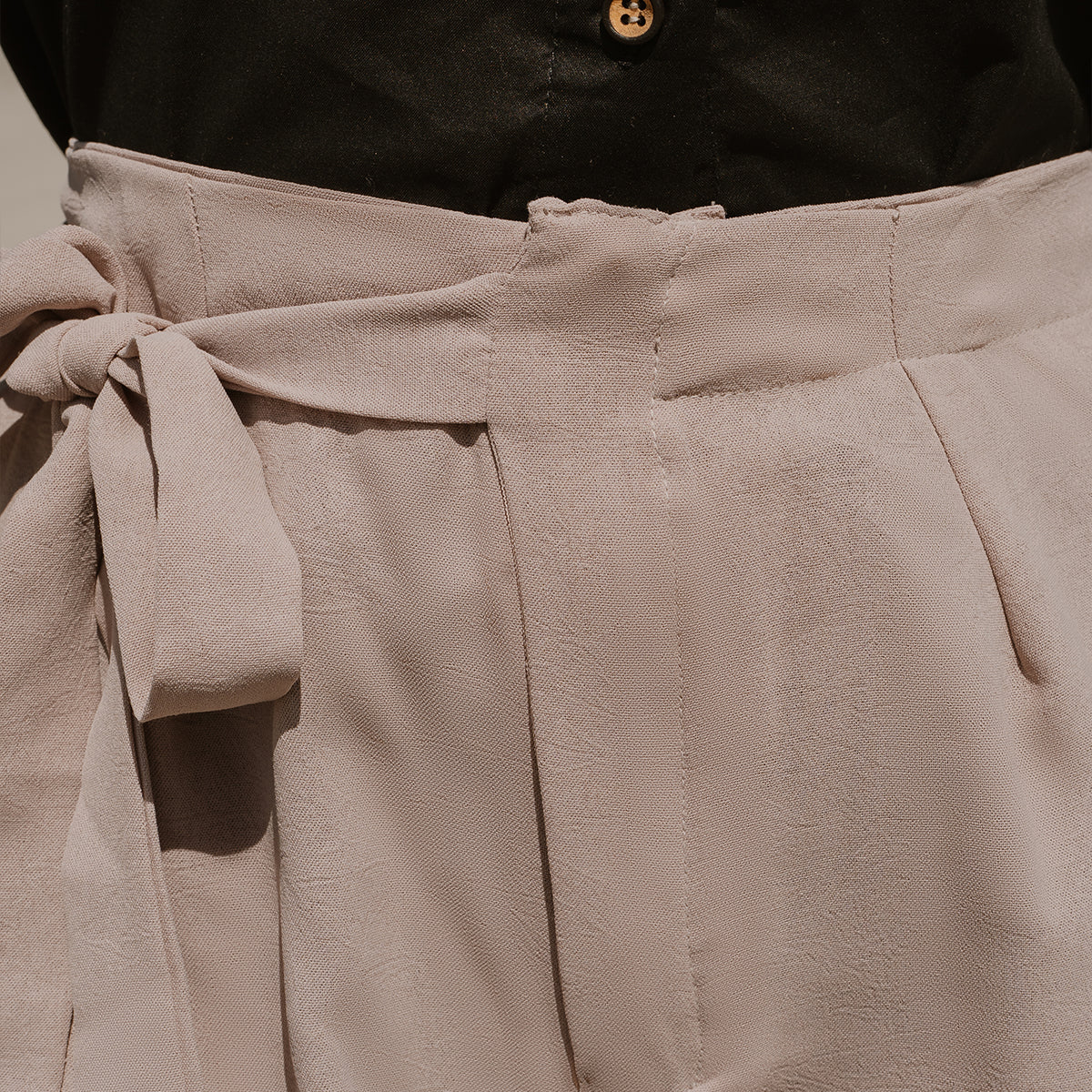 The Soléra Luxe Trousers – Sand Tie